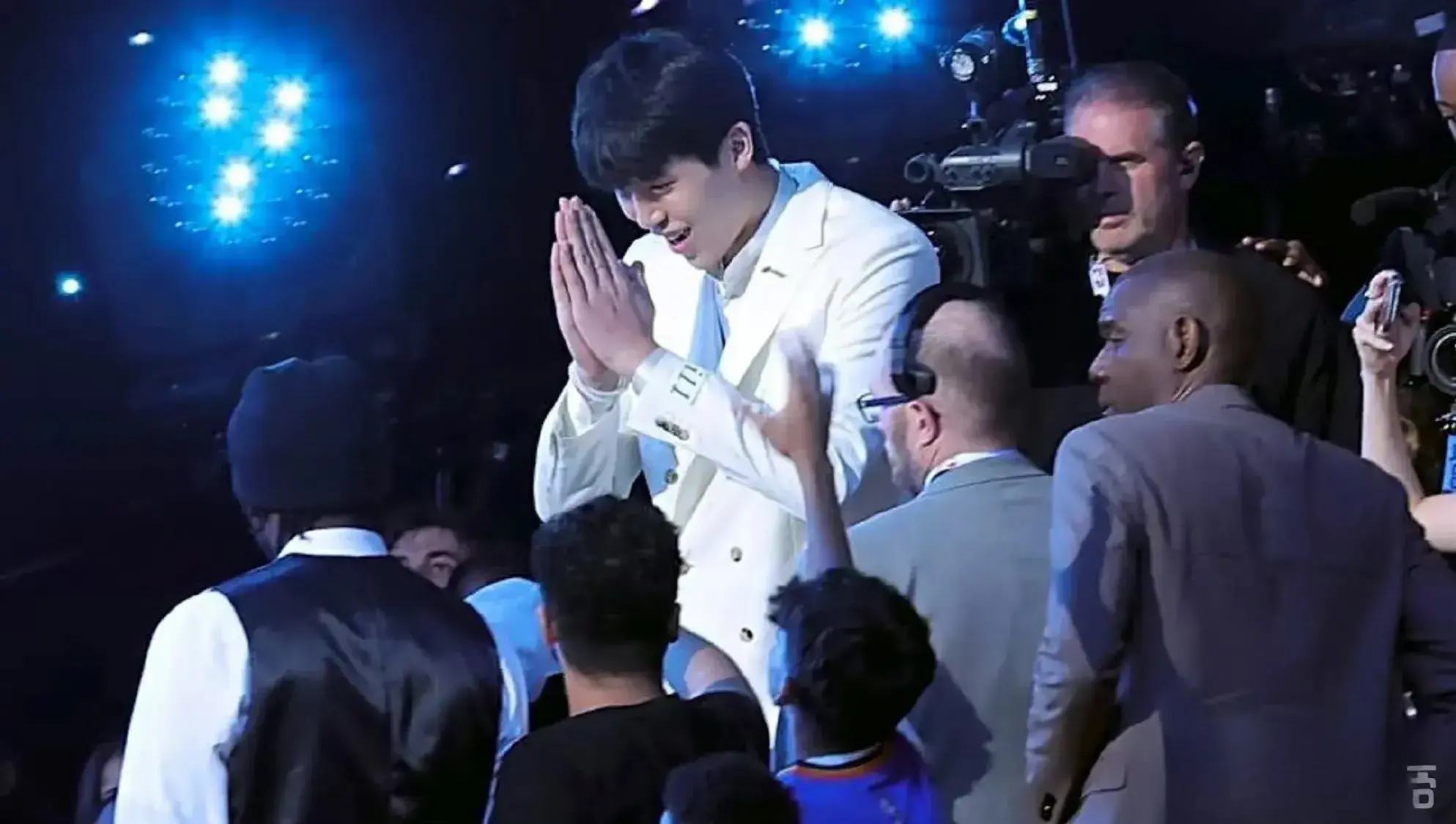 杨瀚森即将前往美国备战NBA新赛季，下次回来要等到赛季结束了