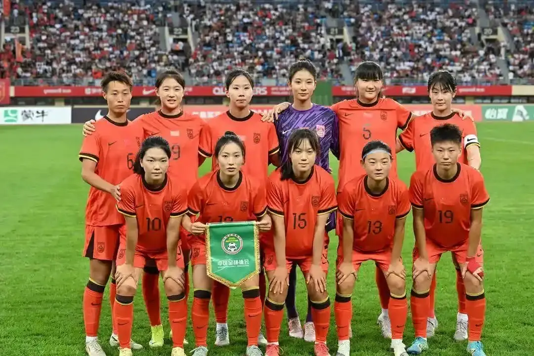 技惊四座，中国U20女足踢出范佩西和梅西式入球，还天然一股气质