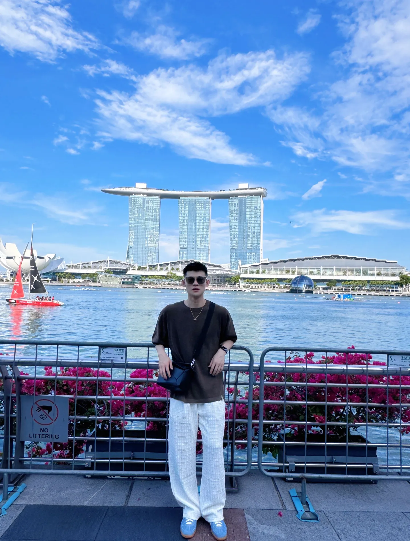 王岚嵚社媒发布旅行碎片：这么近那么美，一年前去趟坡
