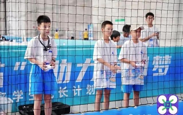 小学生操控无人机踢足球，青羊少年全国八强，背后付出有多大？