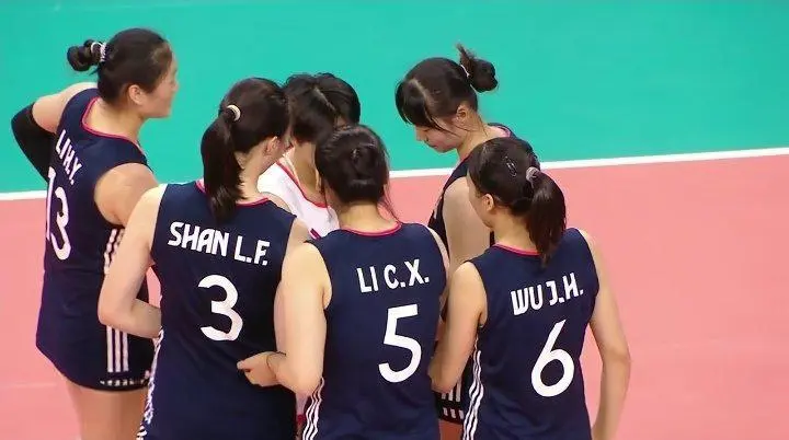 女排两主攻轰40分！U21世锦赛开门红暴露短板，无鹰眼争议判罚多