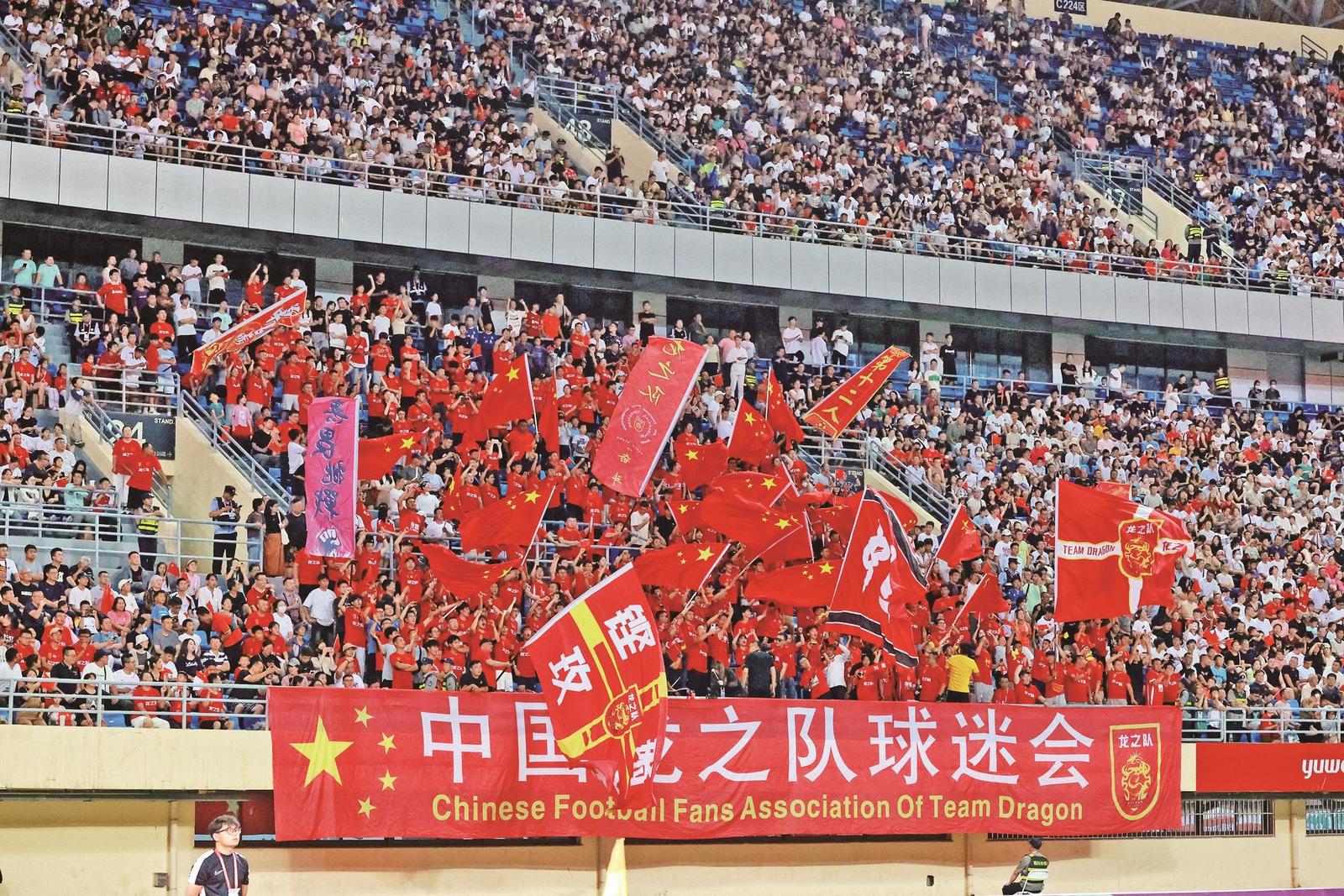 激情开赛 燃动绿茵场