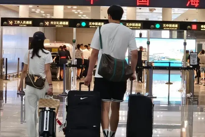 杨瀚森即将前往美国备战NBA新赛季，下次回来要等到赛季结束了