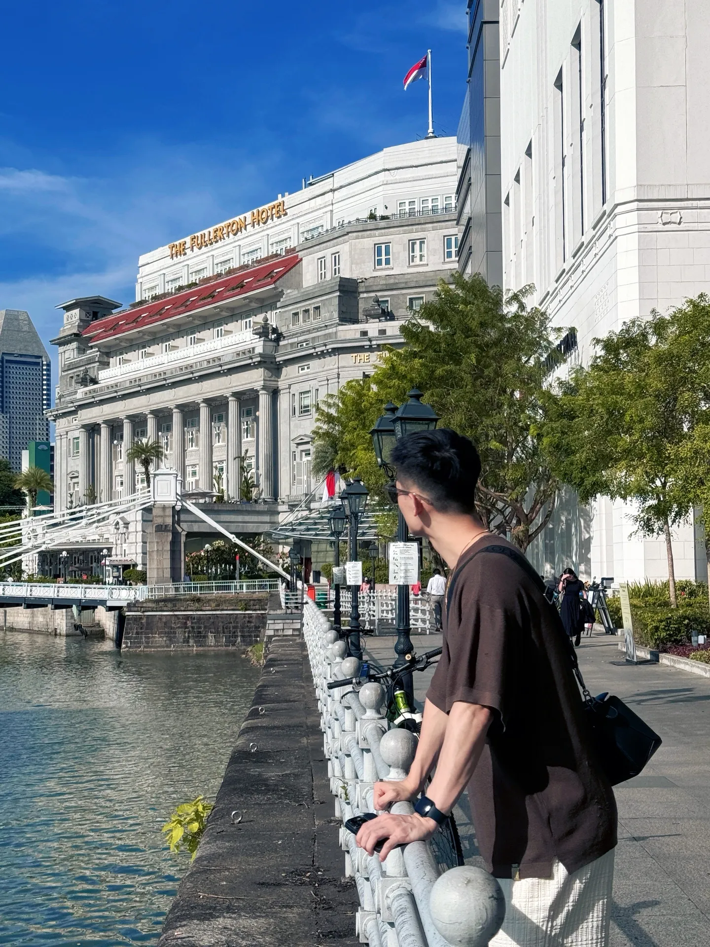 王岚嵚社媒发布旅行碎片：这么近那么美，一年前去趟坡