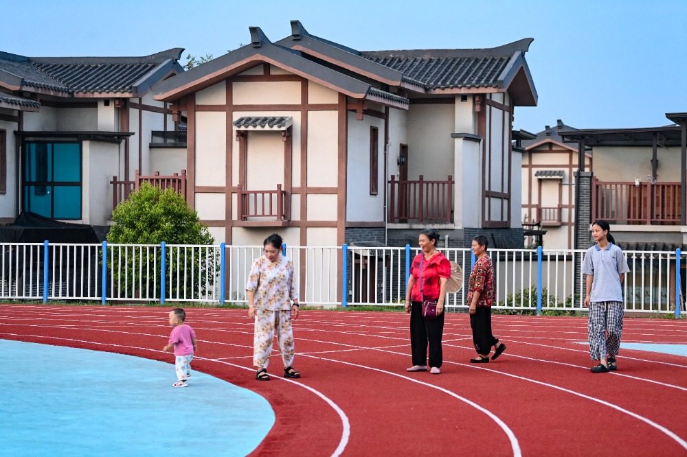 图片新闻｜九龙坡：垃圾场变身运动场