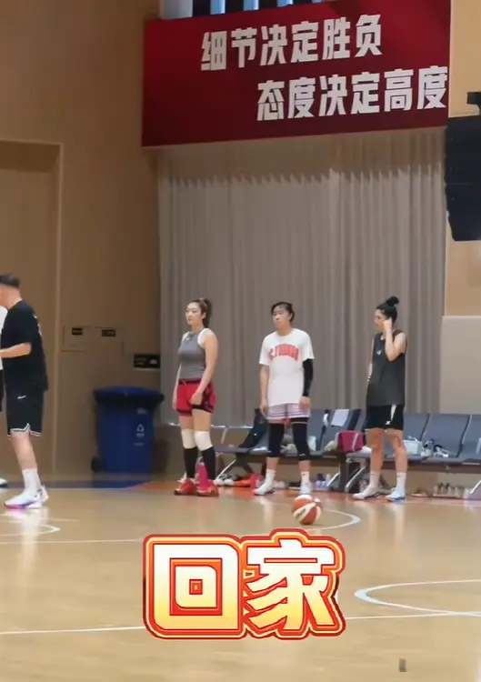 宫鲁鸣又要忙了，物色球员重组中国女篮，李梦首秀务必要认真对待