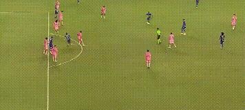 梅西不在！苏亚雷斯活了：勺子点球+2助攻，破9场球荒带队3-1逆转