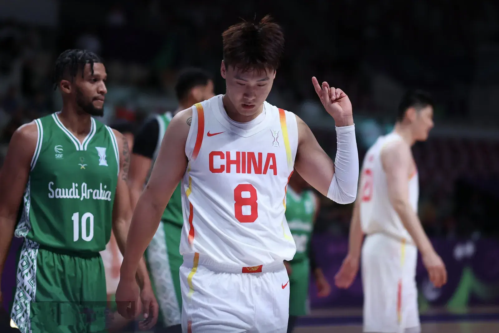 53:31！双胡发威，中国男篮半场打懵印度，胡明轩命中4记三分