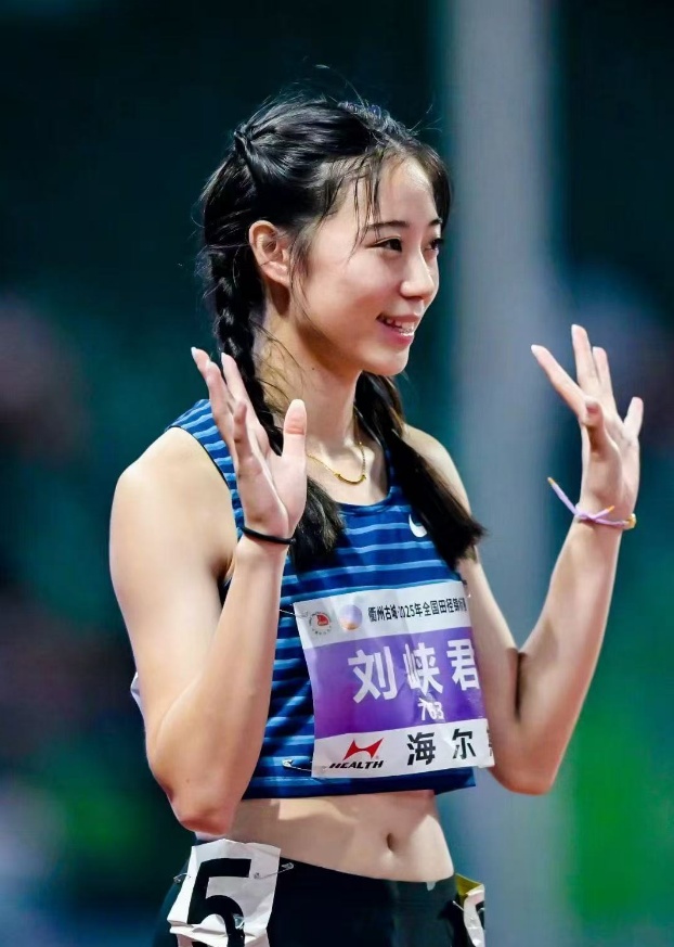四川资阳籍短跑健将刘峡君圆梦北大：赛场逐风者的双重突围