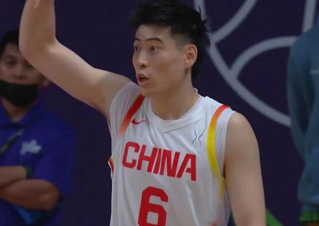 男篮争连胜，胡金秋压力大，余嘉豪或增上场时间，一人先发不保？