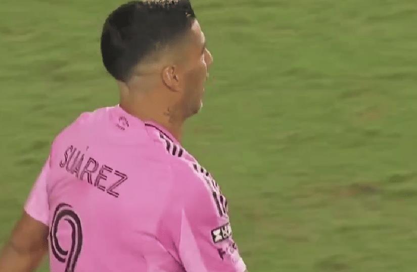梅西不在！苏亚雷斯活了：勺子点球+2助攻，破9场球荒带队3-1逆转