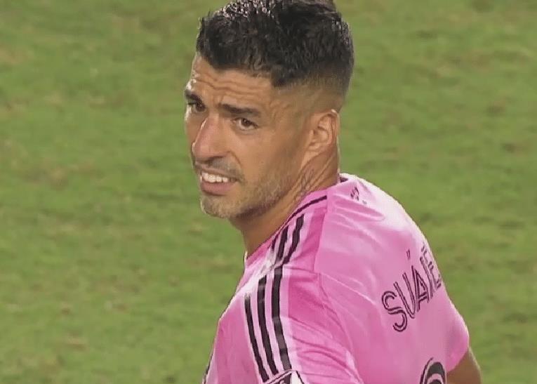 梅西不在！苏亚雷斯活了：勺子点球+2助攻，破9场球荒带队3-1逆转