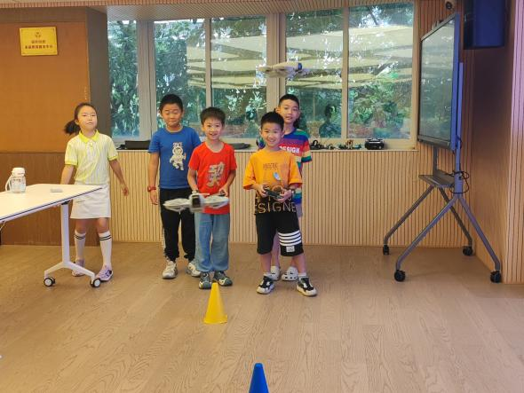 园岭街道无人机足球探索营开启儿童友好服务新实践