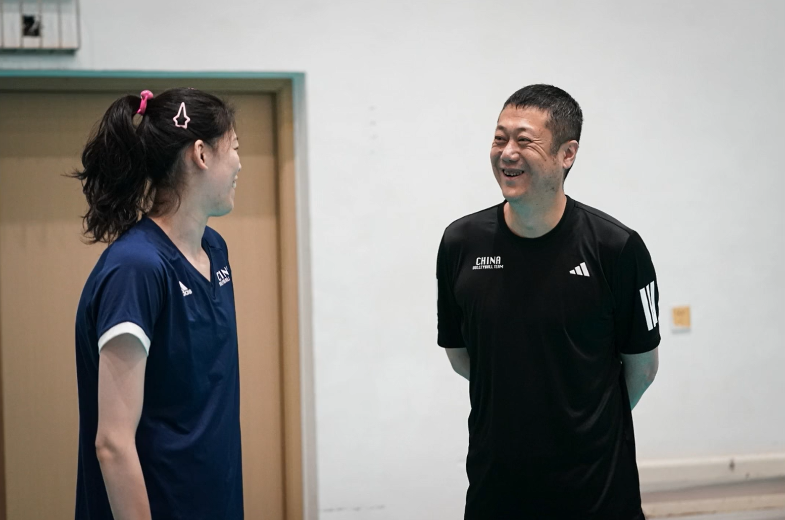 中国女排李盈莹 训练起跳扣球 主帅赵勇开心 最新恢复进度公布