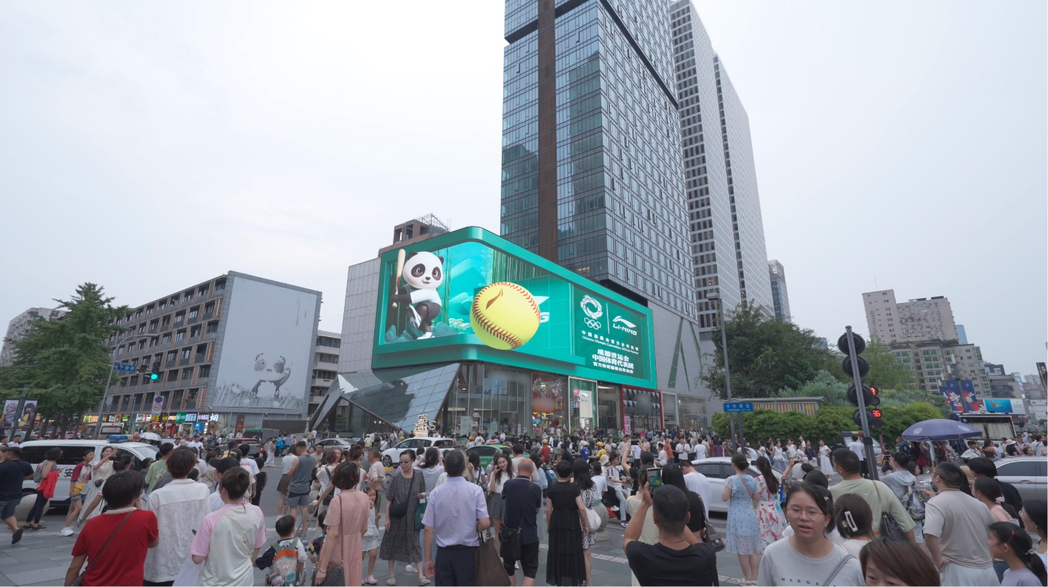 李宁发布2025世运会中国体育代表团领奖装备，以绿色科技演绎中国力量