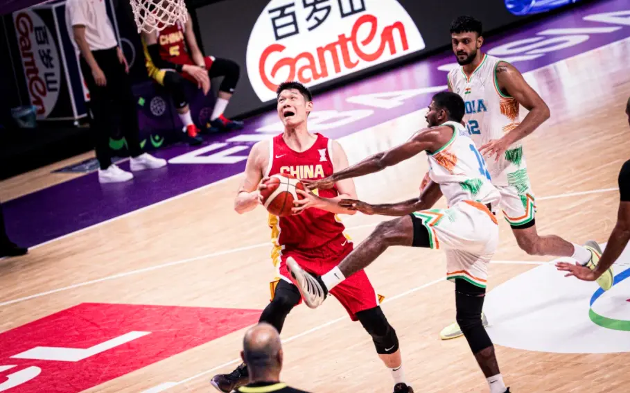 男篮亚洲杯局势一夜变天！3队已晋级淘汰赛：中国队苦主恐被淘汰