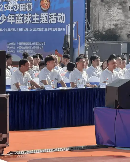 徐杰在东莞参加青少年篮球活动 明早赶赴上海解说中国男篮战约旦队