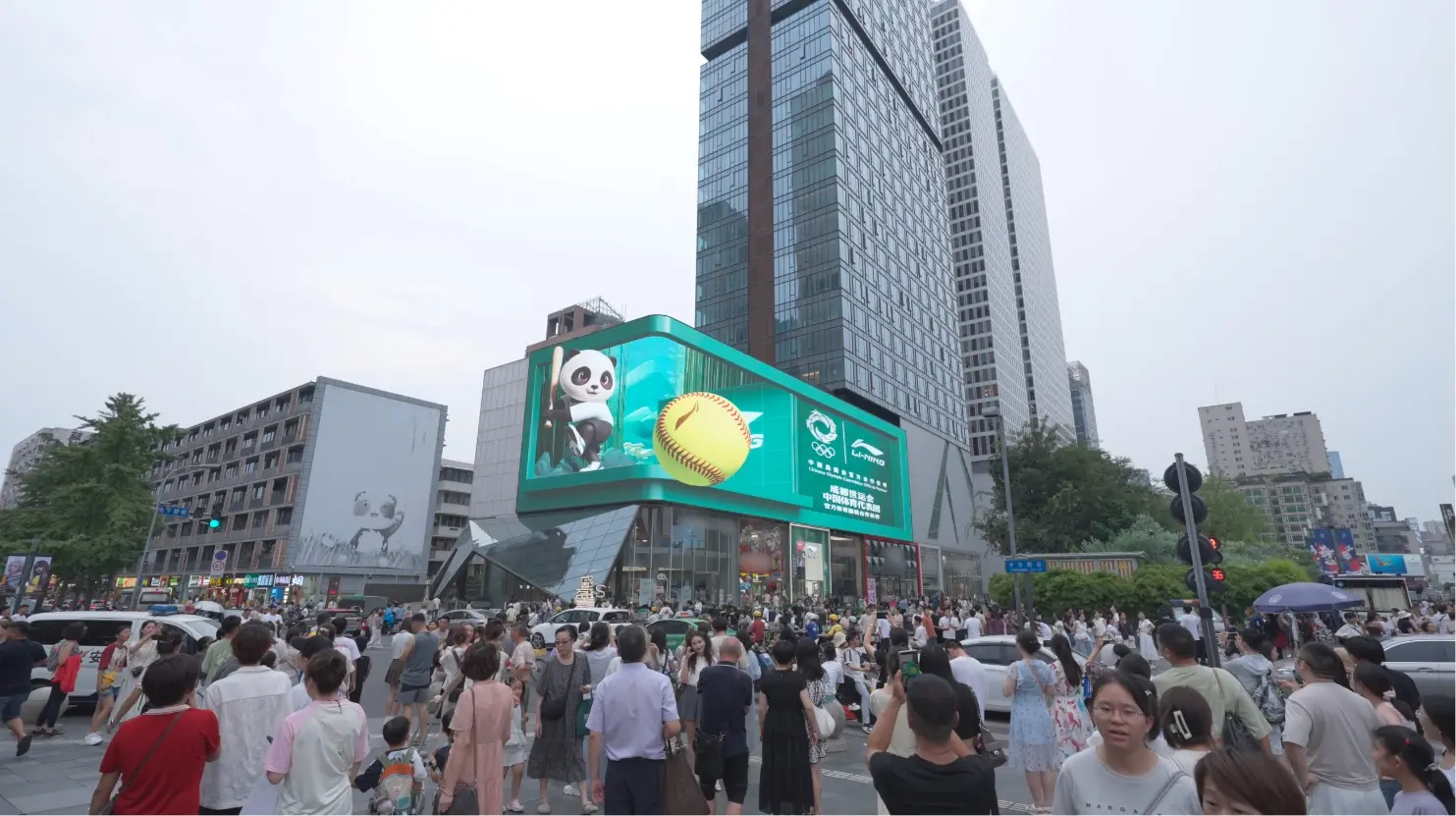 李宁发布2025世运会中国体育代表团领奖装备，以绿色科技演绎中国力量