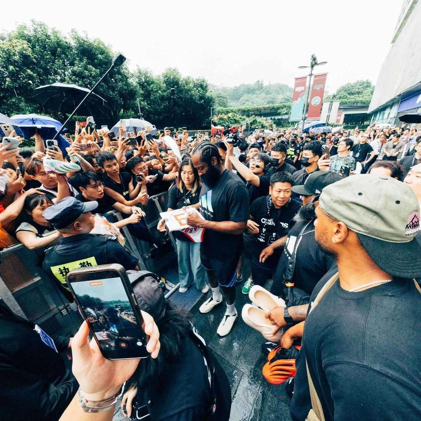 哈登：中国行与其说是旅游，不如说是一次家庭团聚