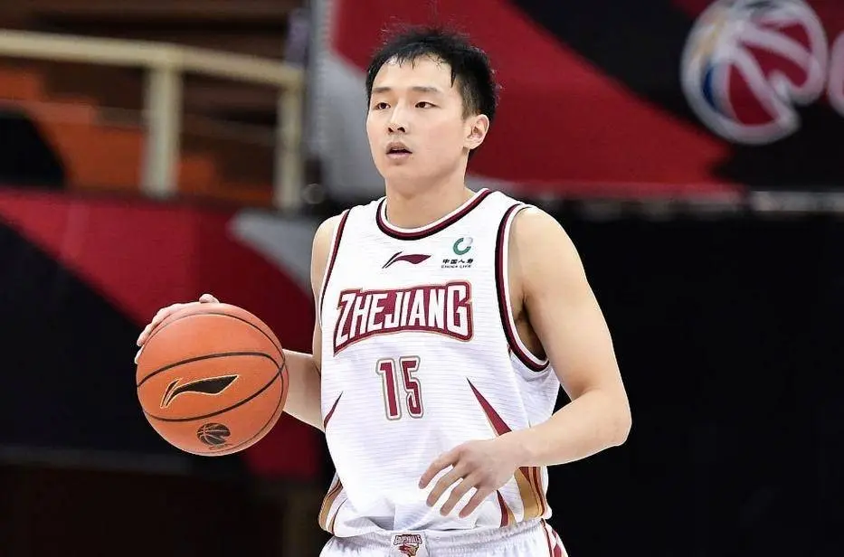 他来了， 王奕博抵达青岛，刘维伟迎来爱将加盟，后者将获顶薪合同
