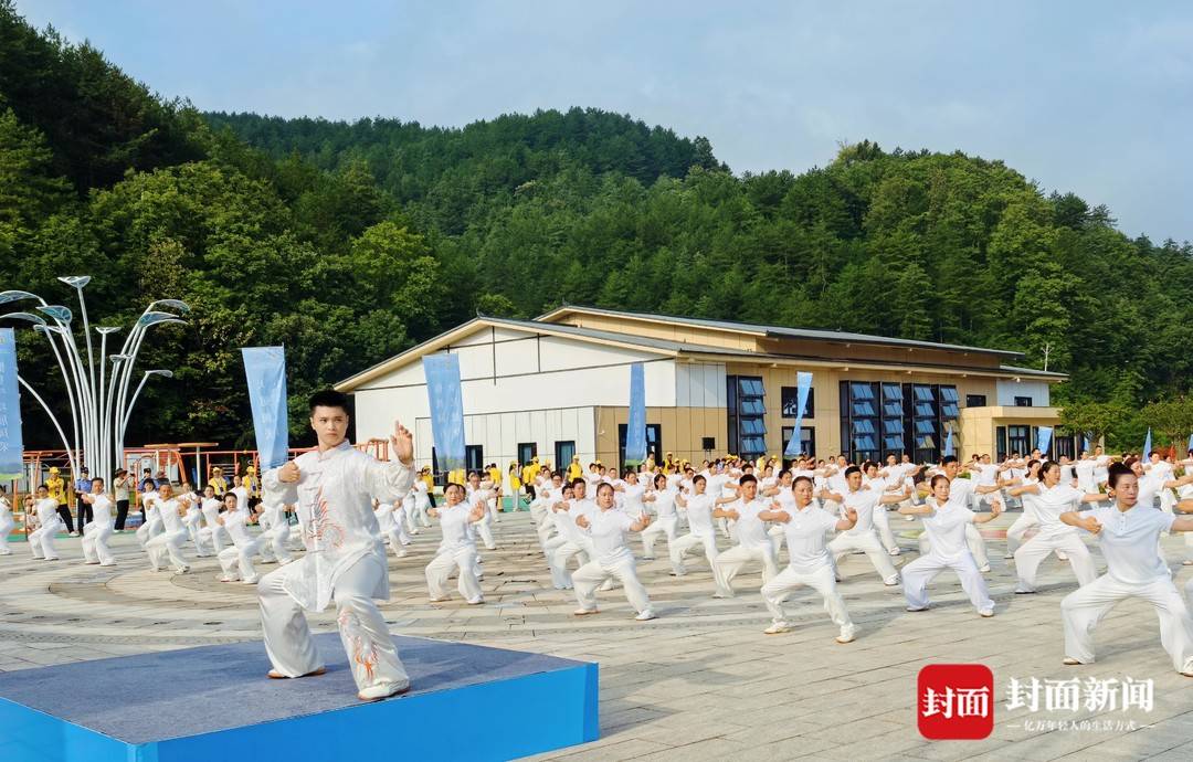 千名健身气功爱好者齐聚四川曾家山 共赴健康之约 | 全民健身日