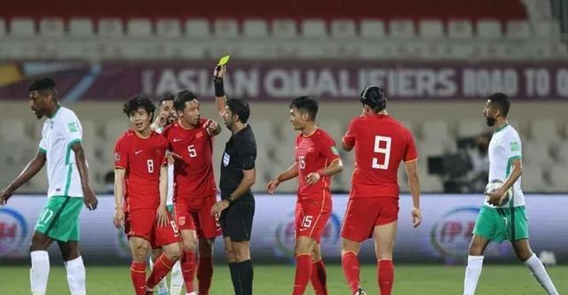 国足选帅消息：足协谈判亚洲杯冠军教头，已接近加盟，年薪200万
