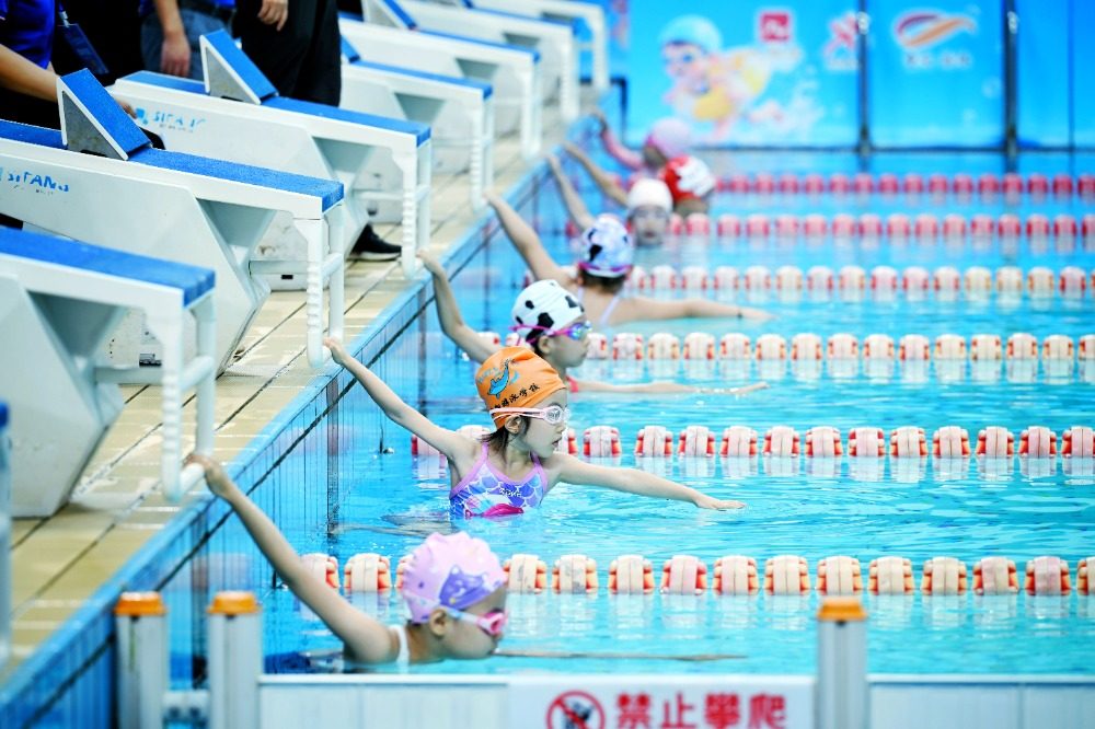 图集｜奥体游泳节热闹开赛