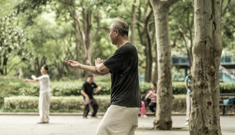 再三提醒：65岁以上的人，最好少做这3项运动，一个都别中招