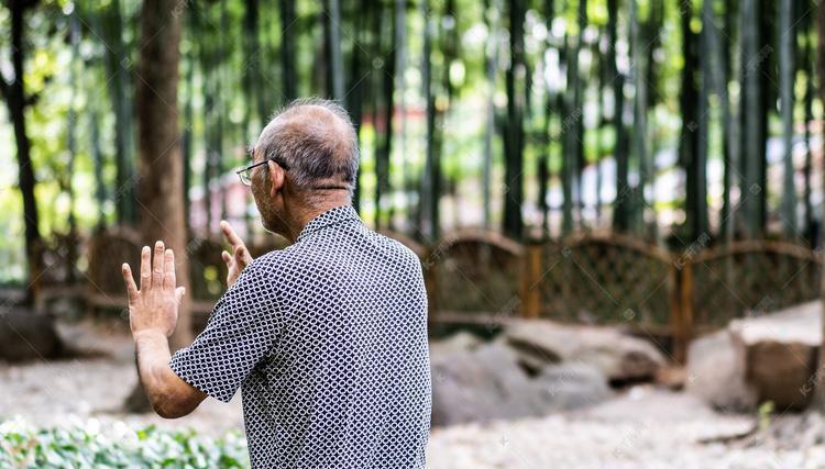 再三提醒：65岁以上的人，最好少做这3项运动，一个都别中招