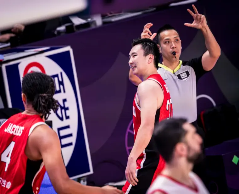 20分钟五犯离场！富永启生22+5三分下场尬笑 日本将打8强附加赛