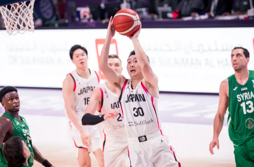 20分钟五犯离场！富永启生22+5三分下场尬笑 日本将打8强附加赛