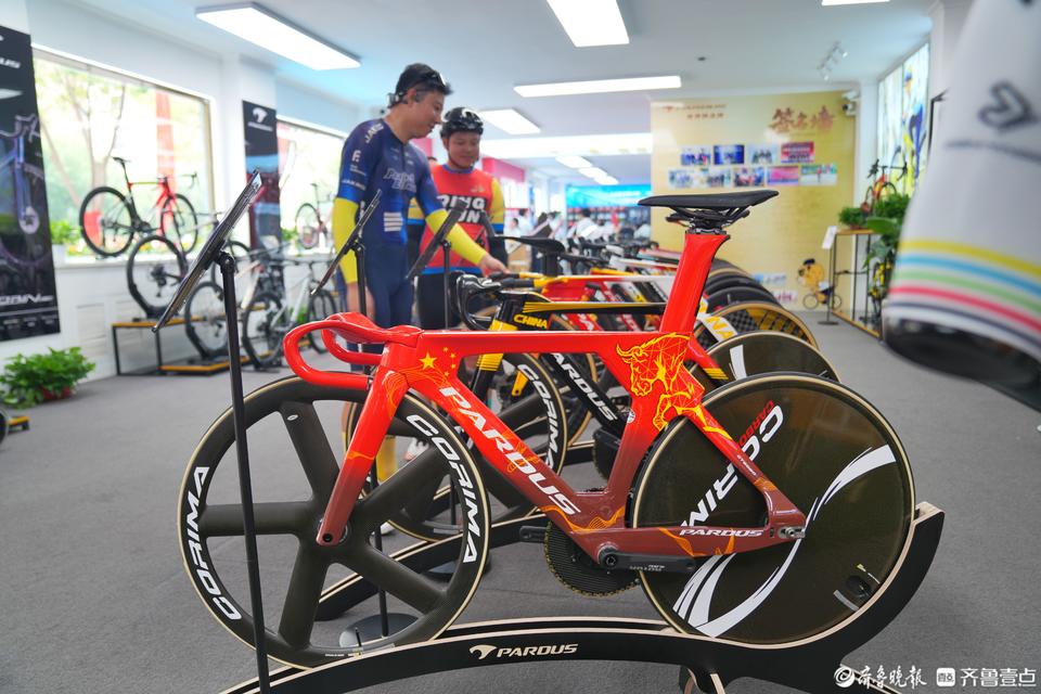 泰山体育超级工厂店启幕，全民健身热潮再掀新高潮！