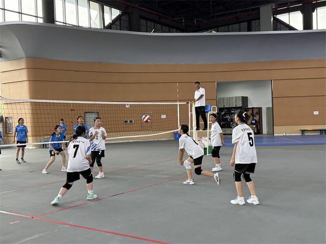 宣威双龙一小男排勇夺云南省青少年校园排球联赛总决赛冠军
