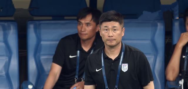 马莱莱出战成疑，轮到朱鹏宇顶上，大连客场拿分当赢 后防组新搭档