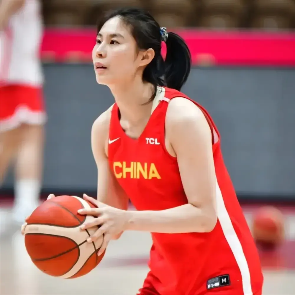 李梦王思雨杨力维缺席集训，宫鲁鸣打造年轻化的中国女篮奥运之师