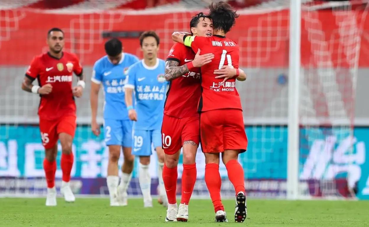 一场4-1让中超争冠格局大乱：海港超越申花，前4差距极小