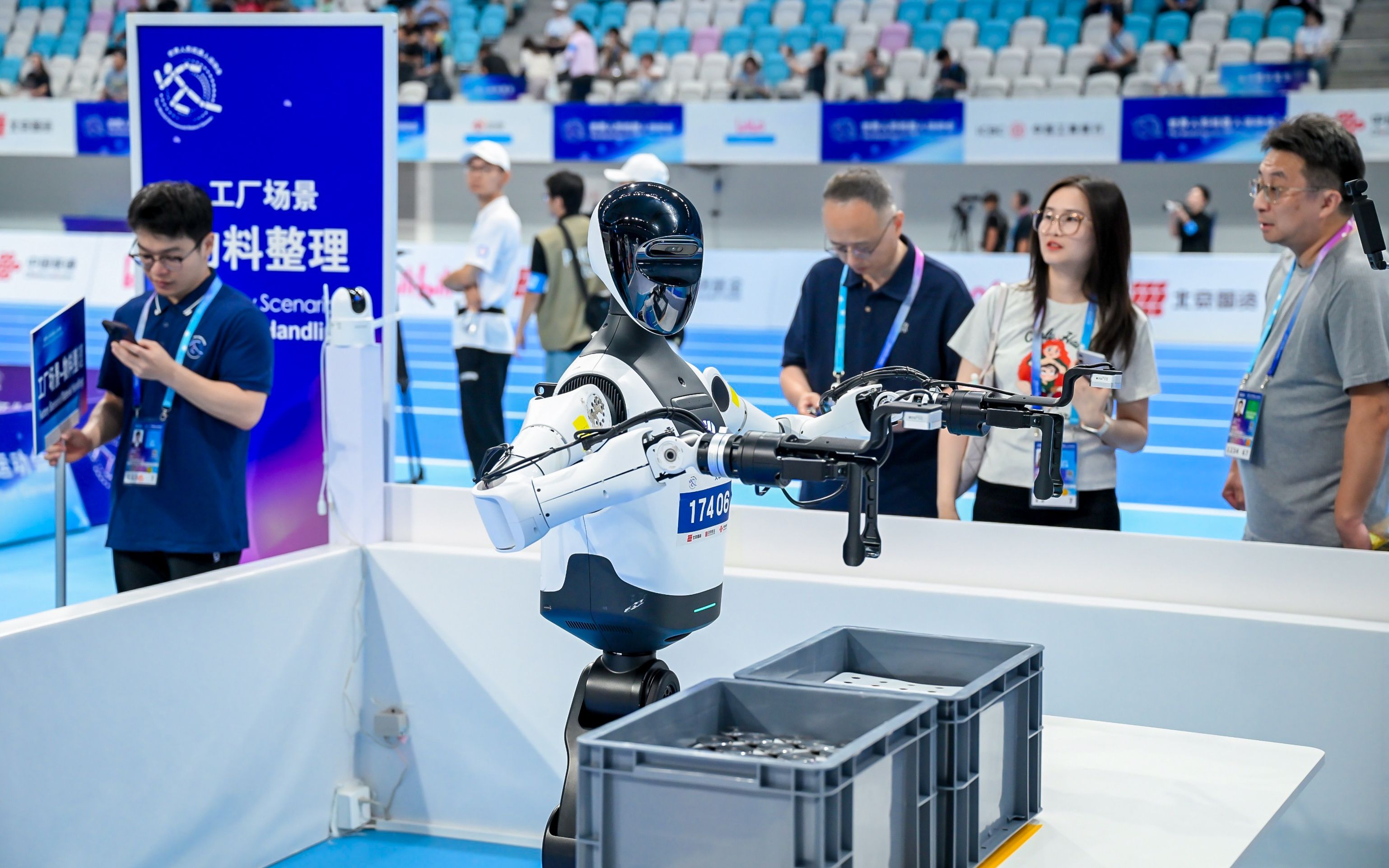 世界人形机器人运动会首个比赛日第五枚金牌诞生 天卓夺冠