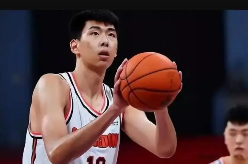 徐昕近期将开广东队，经纪人董昊暗示可能加盟青岛男篮
