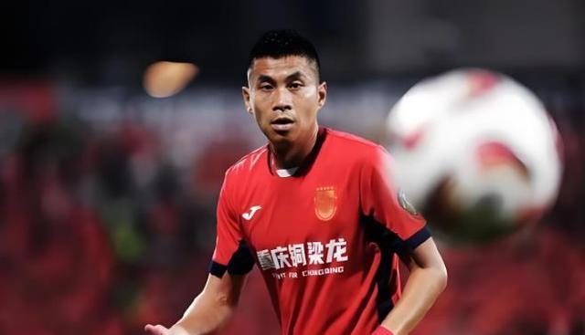 他曾经在中超踢主力，本赛季加盟铜梁龙却成为替补，如今提前离队