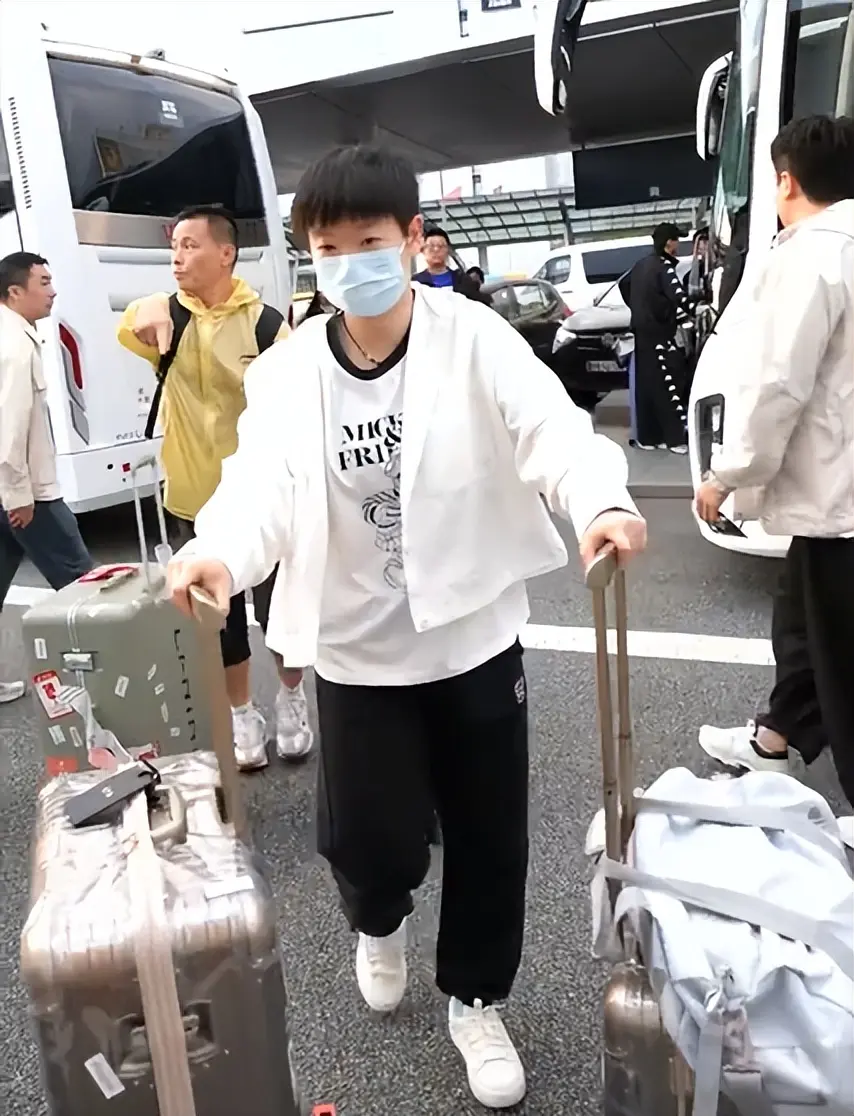 国乒开启训练！孙颖莎林诗栋出席抽签仪式，王楚钦迎短暂休整期