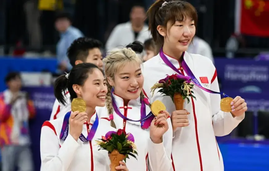 中国女篮彻底大换血？张子宇领衔18人集训名单：王思雨李梦双双落选？