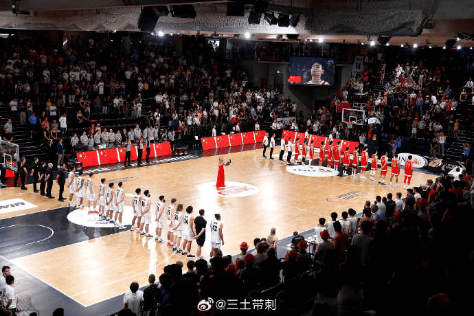 媒体人晒照：中国男篮上次与新西兰男篮交手最终以一分险胜