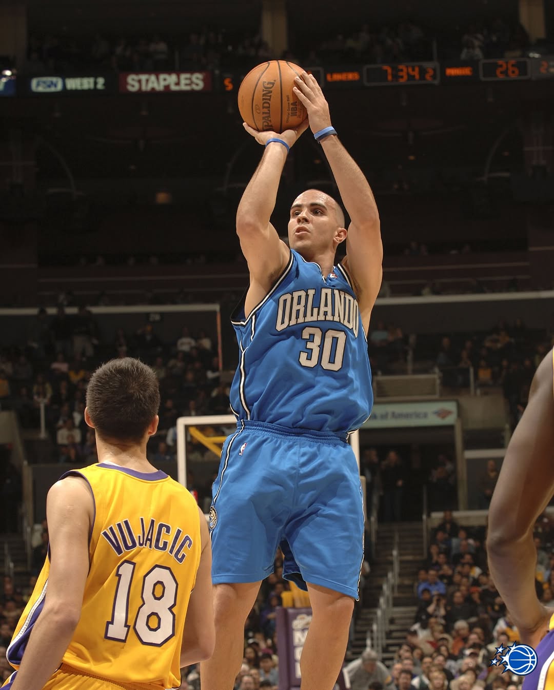 兑现诺言！魔术官方晒卡洛斯-阿罗约的照片宣传波多黎各赛