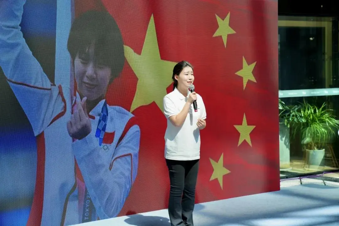 “红映疁光 嘉音共鸣” 上海市体育局携“红色立方体”走进嘉定新城