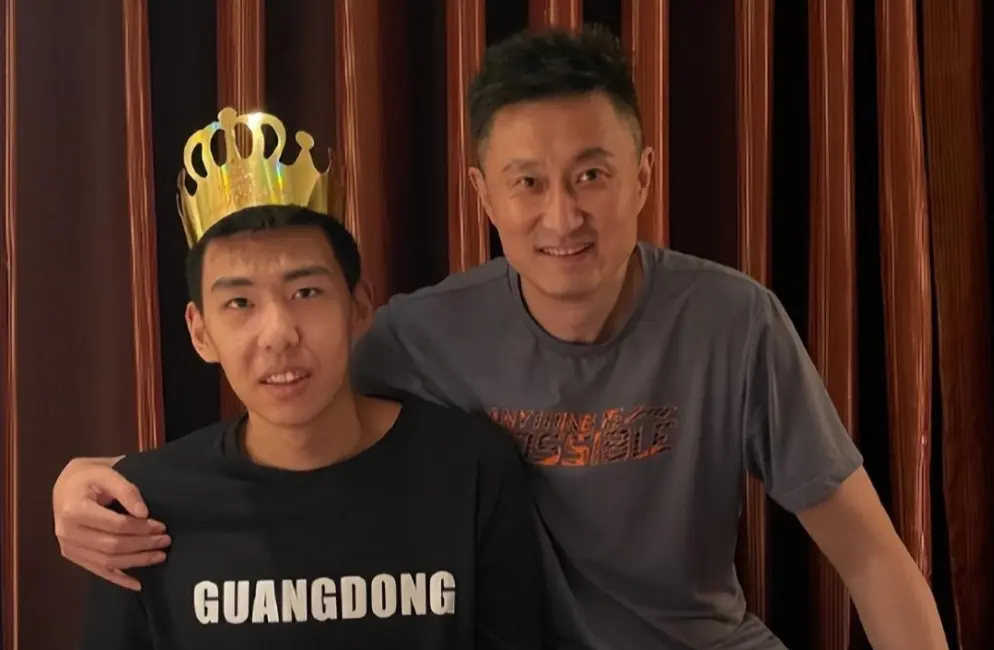 杜锋假如下课，对广东队而言是有弊，还是有利呢？