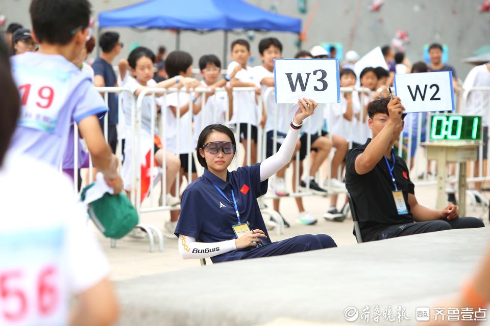 小将竞逐“岩壁芭蕾”！青岛六运会青少年组攀岩比赛举办