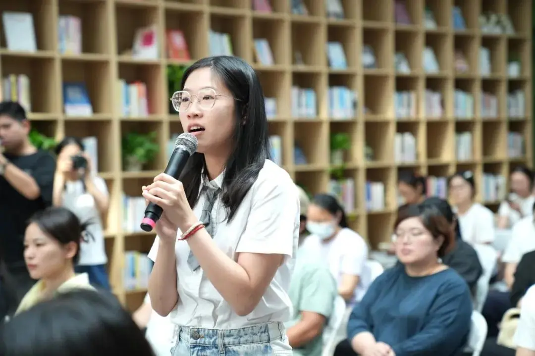 “红映疁光 嘉音共鸣” 上海市体育局携“红色立方体”走进嘉定新城