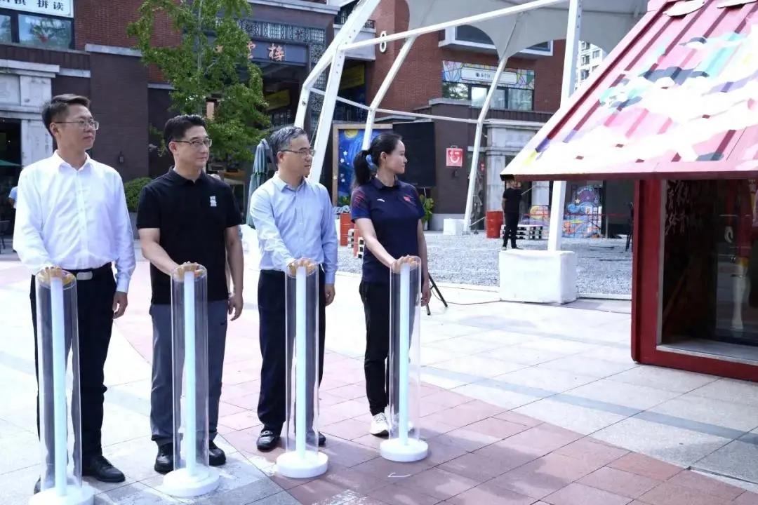 “红映疁光 嘉音共鸣” 上海市体育局携“红色立方体”走进嘉定新城