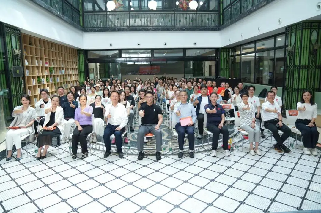 “红映疁光 嘉音共鸣” 上海市体育局携“红色立方体”走进嘉定新城
