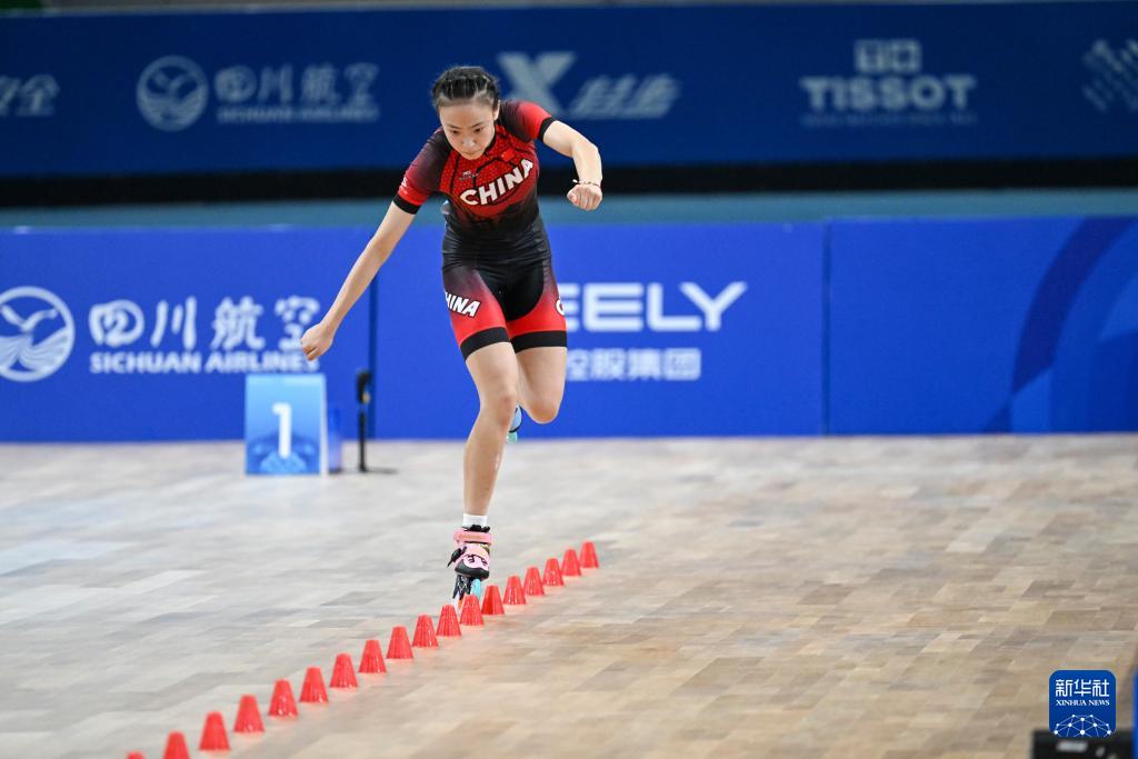 成都世运会｜自由式轮滑——女子速度过桩决赛：中国选手获得亚军、季军